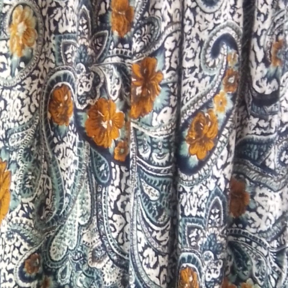 FREE PEOPLE Peek-a-boo Shoulders and bell SLEEVES - Picture 2 of 5